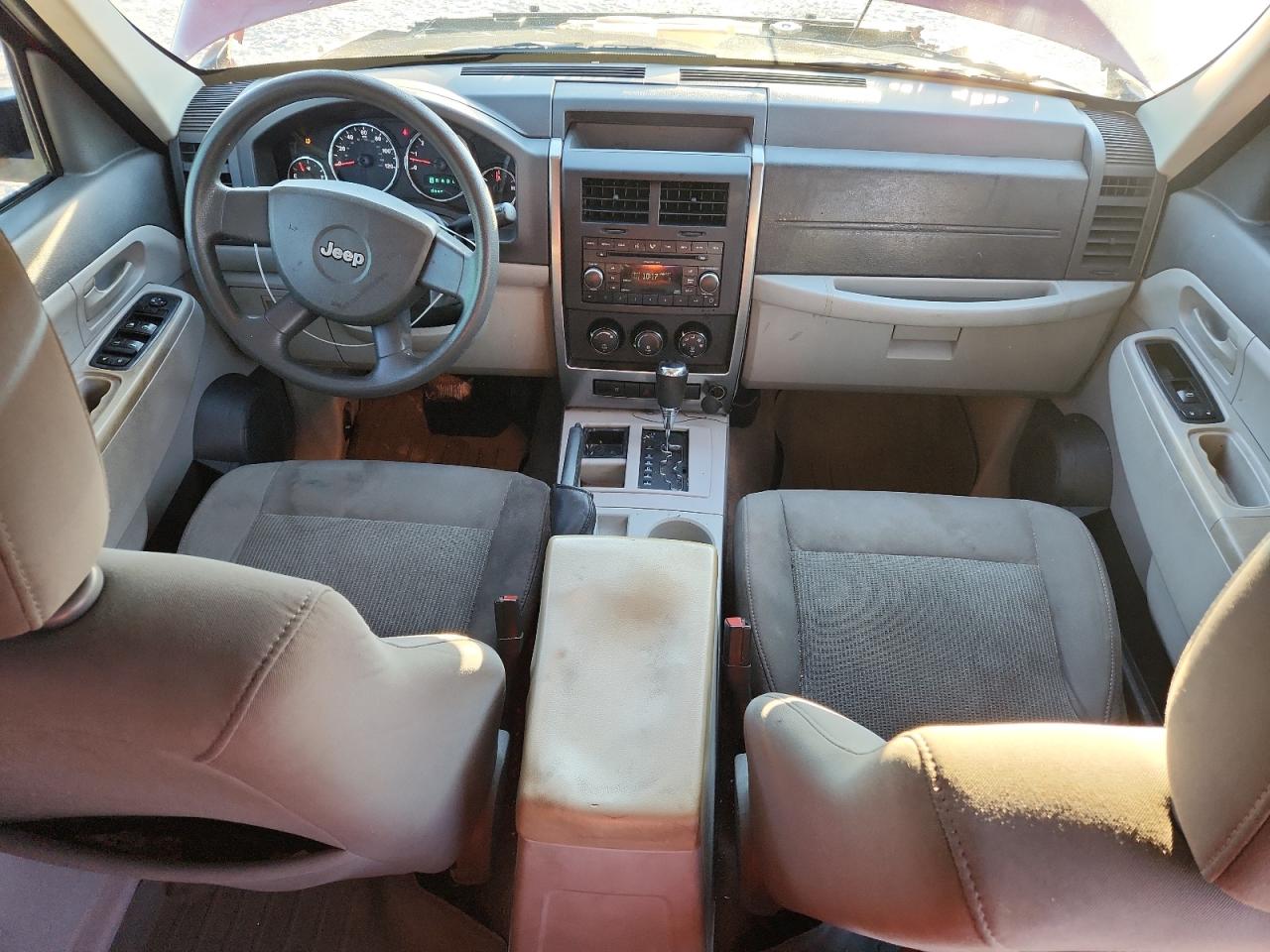 2008 Jeep Liberty Sport VIN: 1J8GP28K98W135653 Lot: 86793845