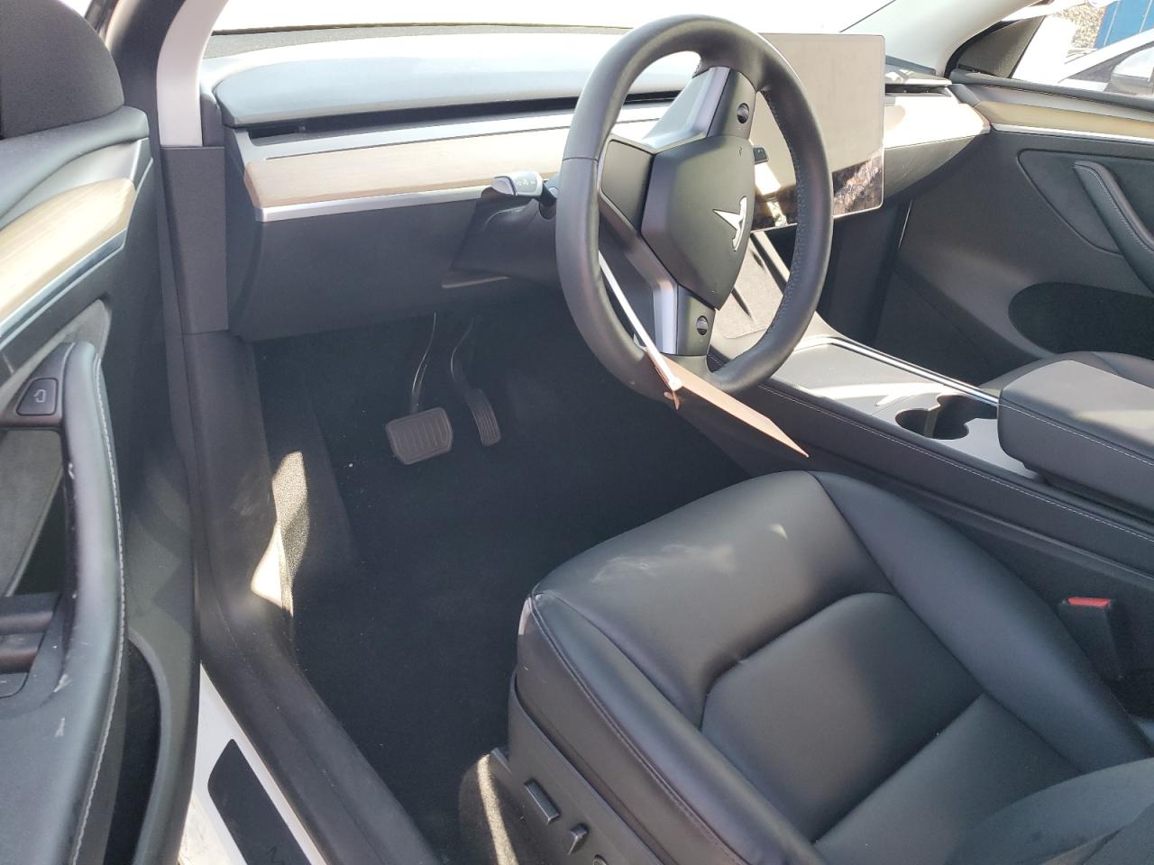 2023 Tesla Model Y VIN: 7SAYGDEEXPA083734 Lot: 82192275