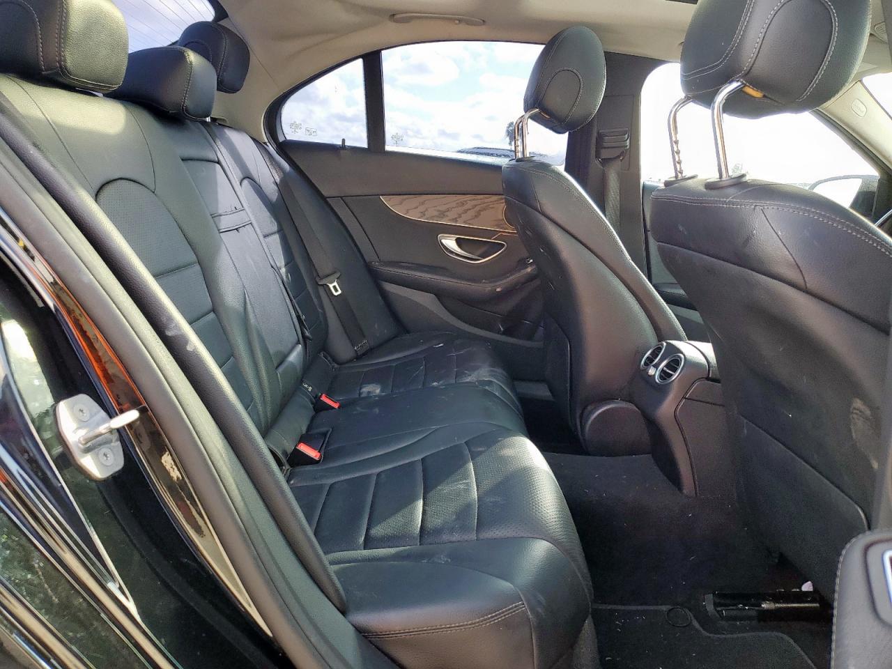 2017 Mercedes-Benz C 300 VIN: 55SWF4JB4HU204036 Lot: 90355495