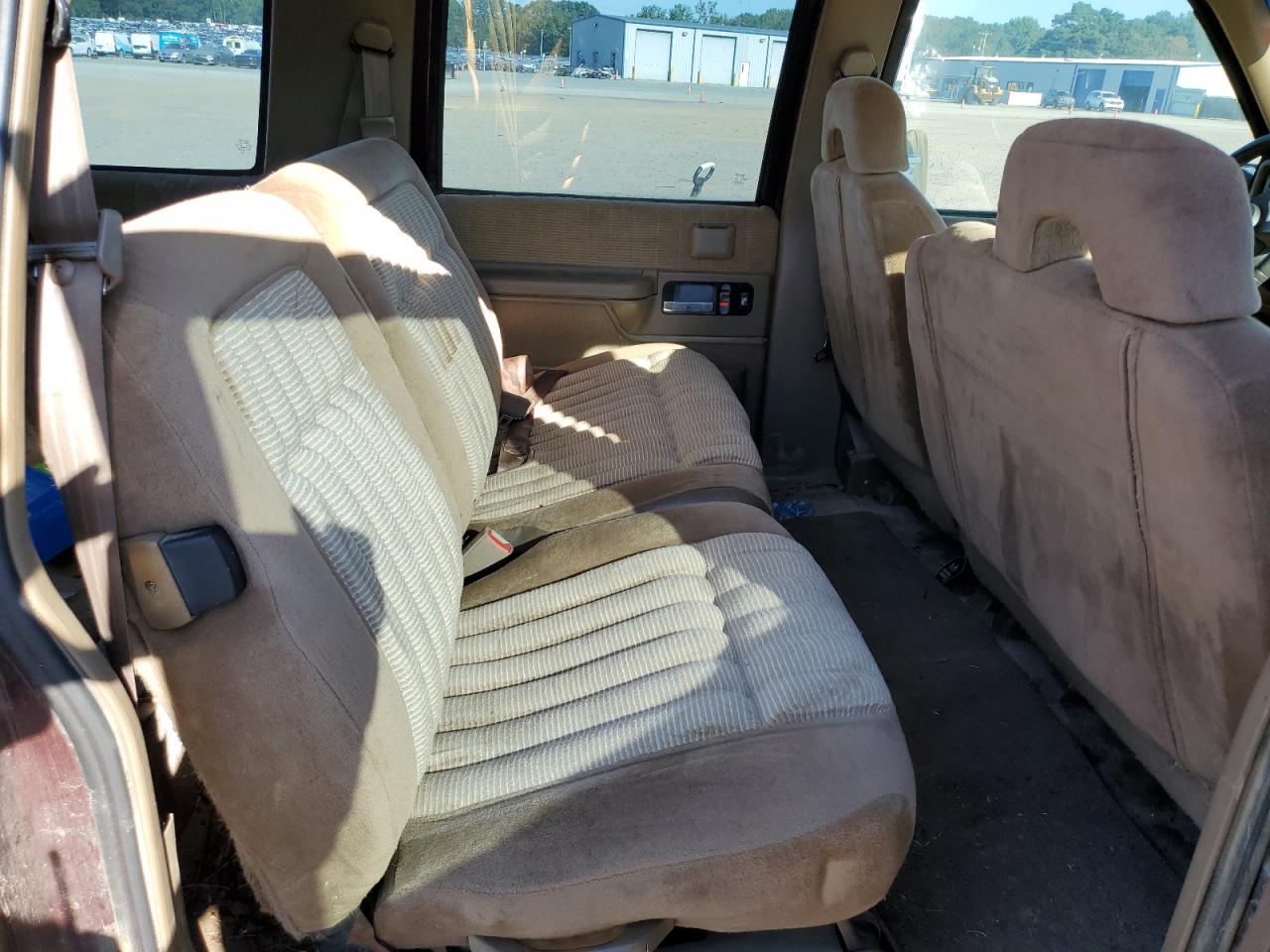 1994 GMC Suburban K2500 VIN: 1GKGK26F4RJ729176 Lot: 85368495