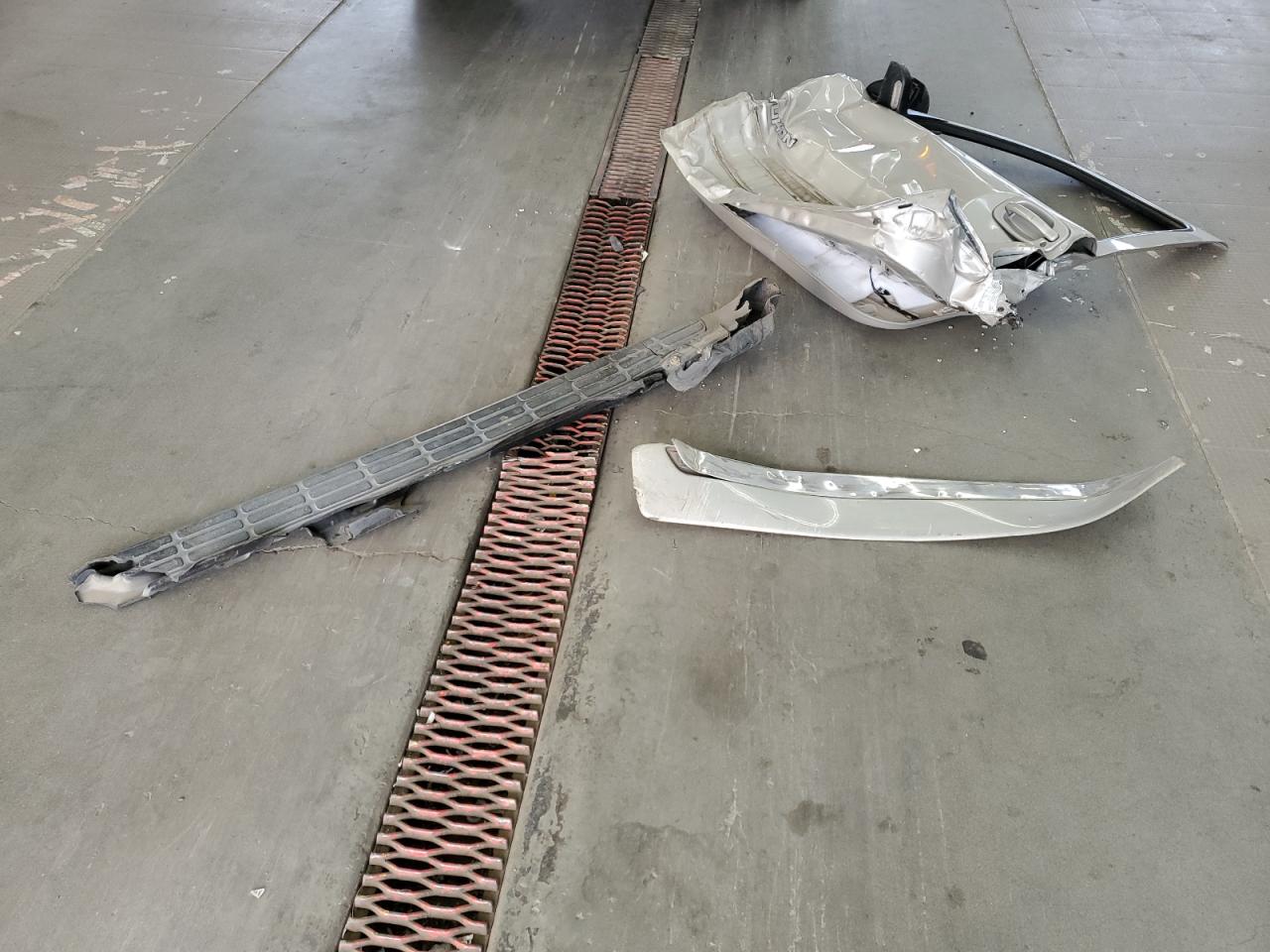 2006 GMC Yukon VIN: 1GKEK13T76R100360 Lot: 82407295