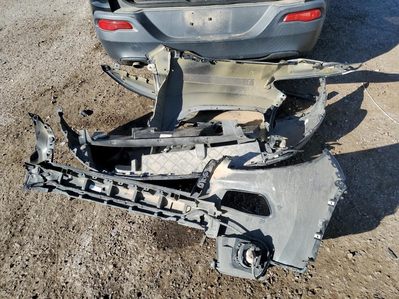 2015 Jeep Cherokee Latitude VIN: 1C4PJLCB9FW683946 Lot: 90646495