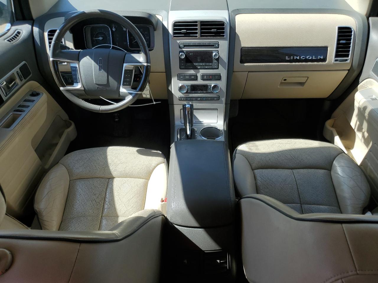 2008 Lincoln Mkx VIN: 2LMDU88C28BJ14305 Lot: 82108105