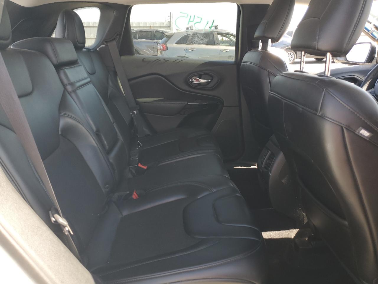 2019 Jeep Cherokee Latitude Plus VIN: 1C4PJLLXXKD286392 Lot: 85587745