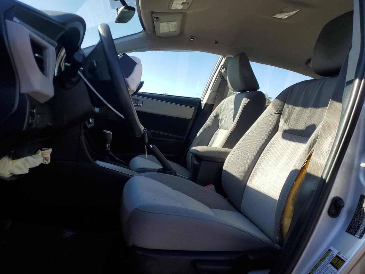 2015 Toyota Corolla L VIN: 5YFBURHE8FP332283 Lot: 84179215