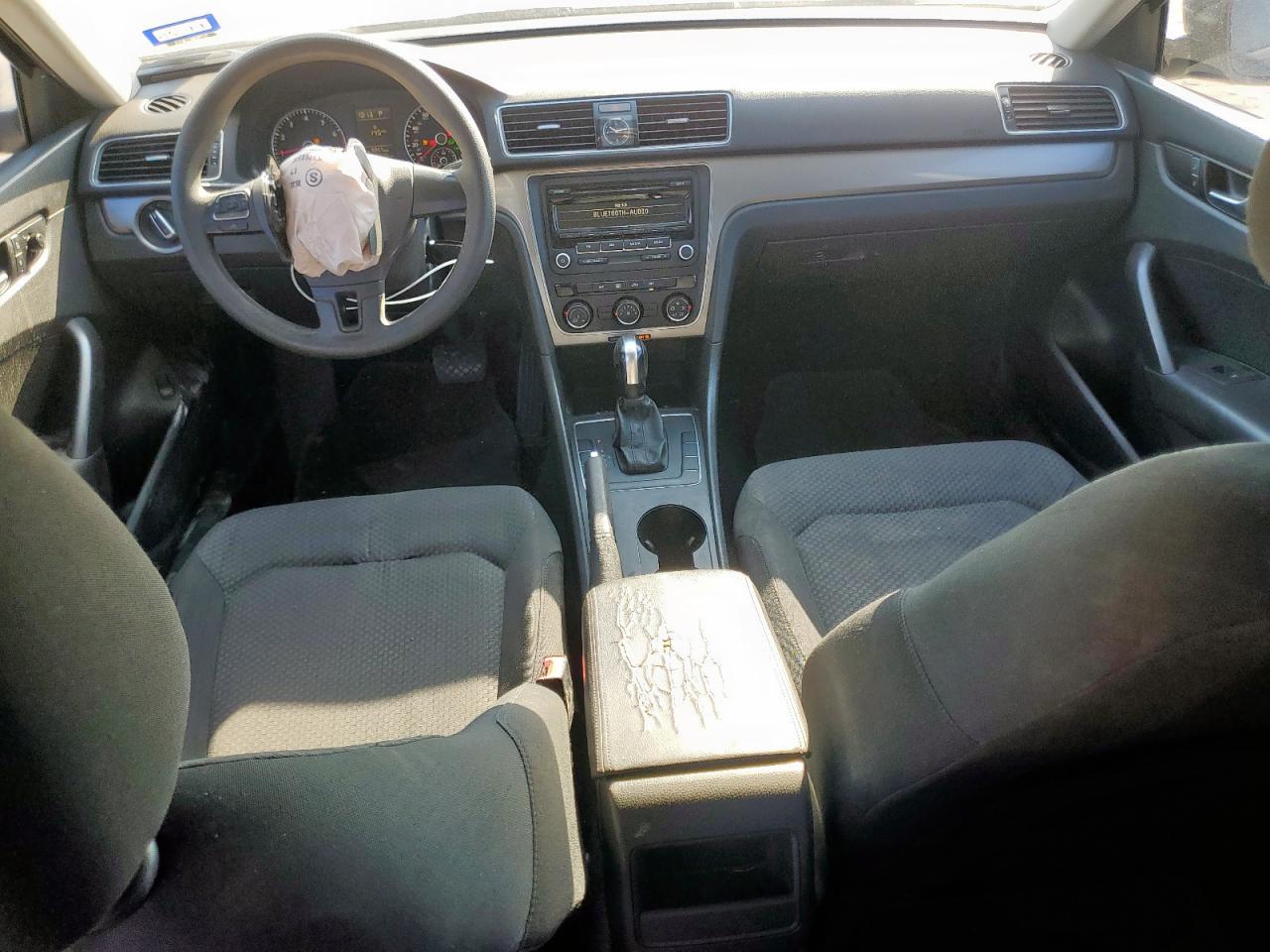 2015 Volkswagen Passat S VIN: 1VWAT7A39FC063860 Lot: 84473125