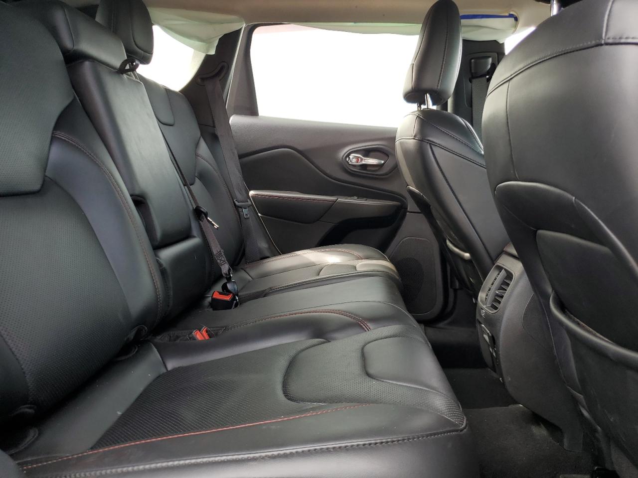 2020 Jeep Cherokee Trailhawk VIN: 1C4PJMBX2LD563917 Lot: 84918775