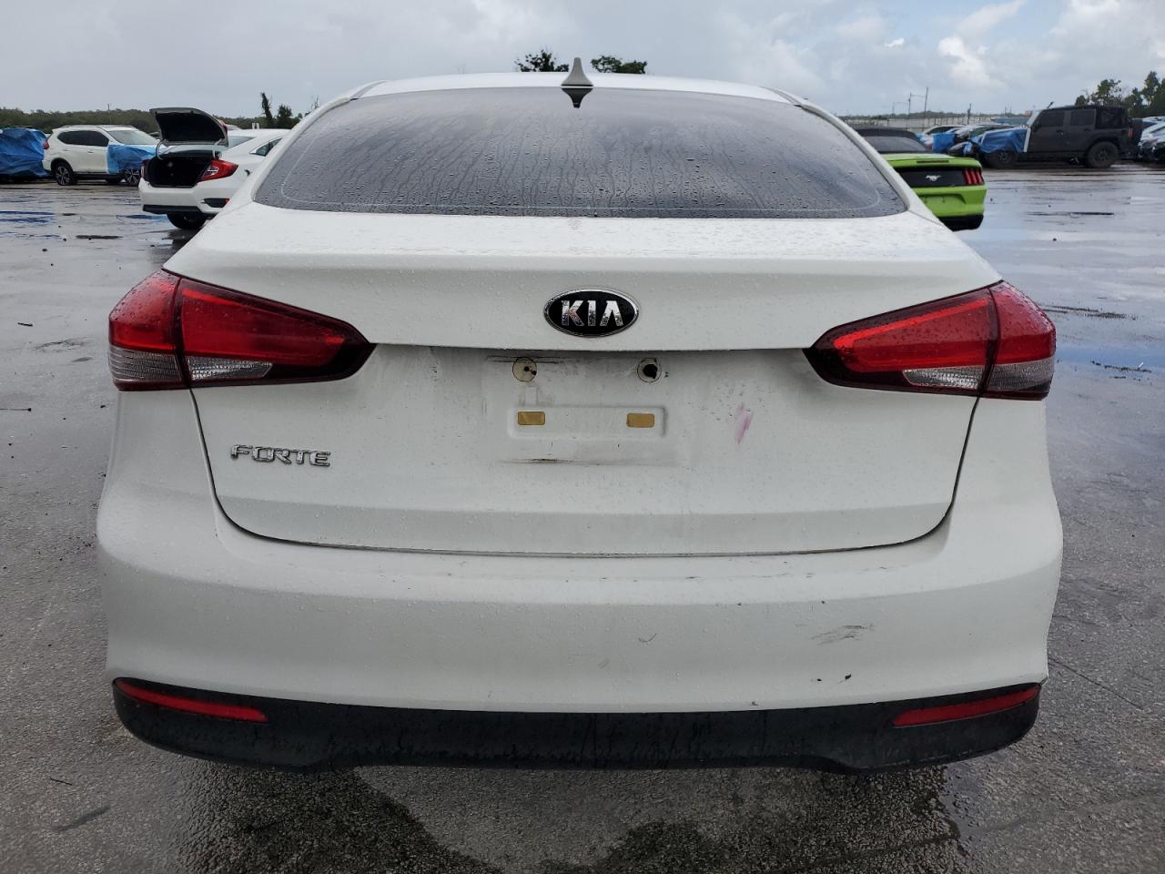 2018 Kia Forte Lx VIN: 3KPFK4A70JE243498 Lot: 82192315