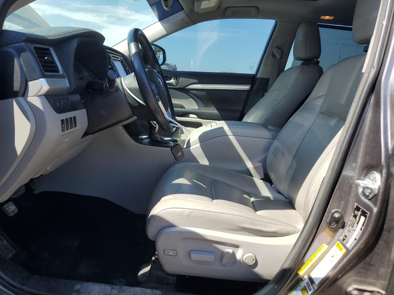 2018 Toyota Highlander Se VIN: 5TDKZRFH5JS261901 Lot: 87372645