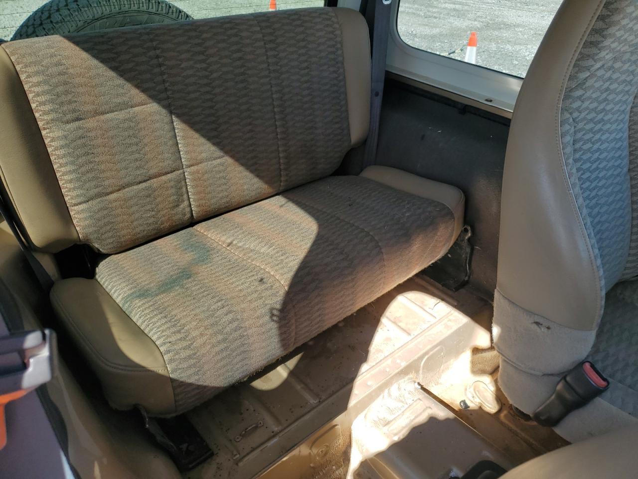 2000 Jeep Wrangler / Tj Se VIN: 1J4FA29P2YP709559 Lot: 85907175