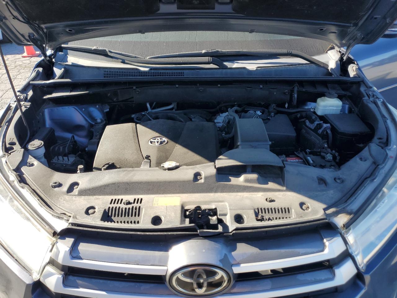 2018 Toyota Highlander Le VIN: 5TDZZRFH6JS250405 Lot: 84912515