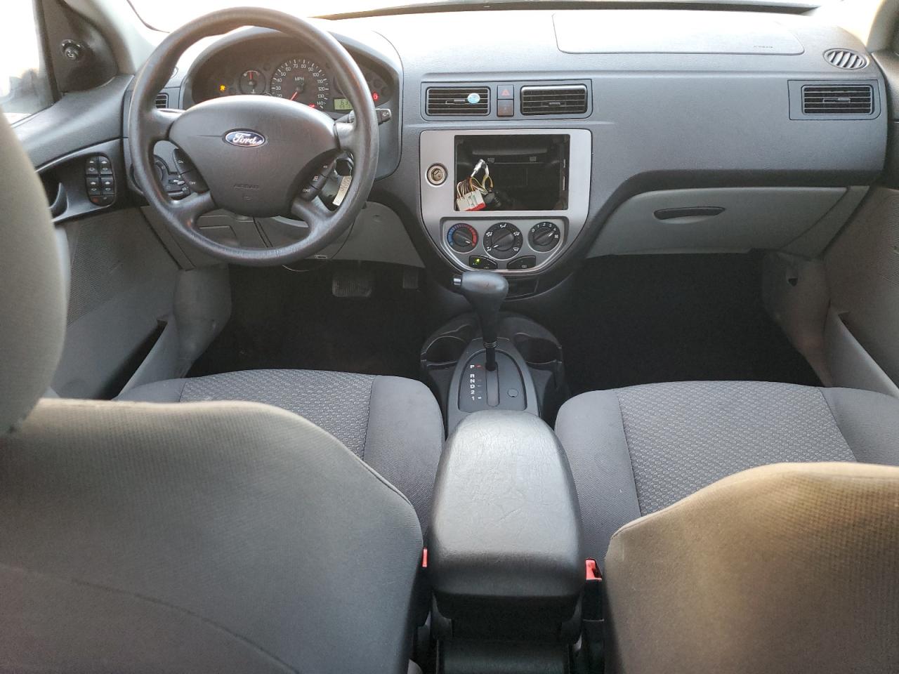 2005 Ford Focus Zx5 VIN: 3FAFP37N45R151980 Lot: 86819635