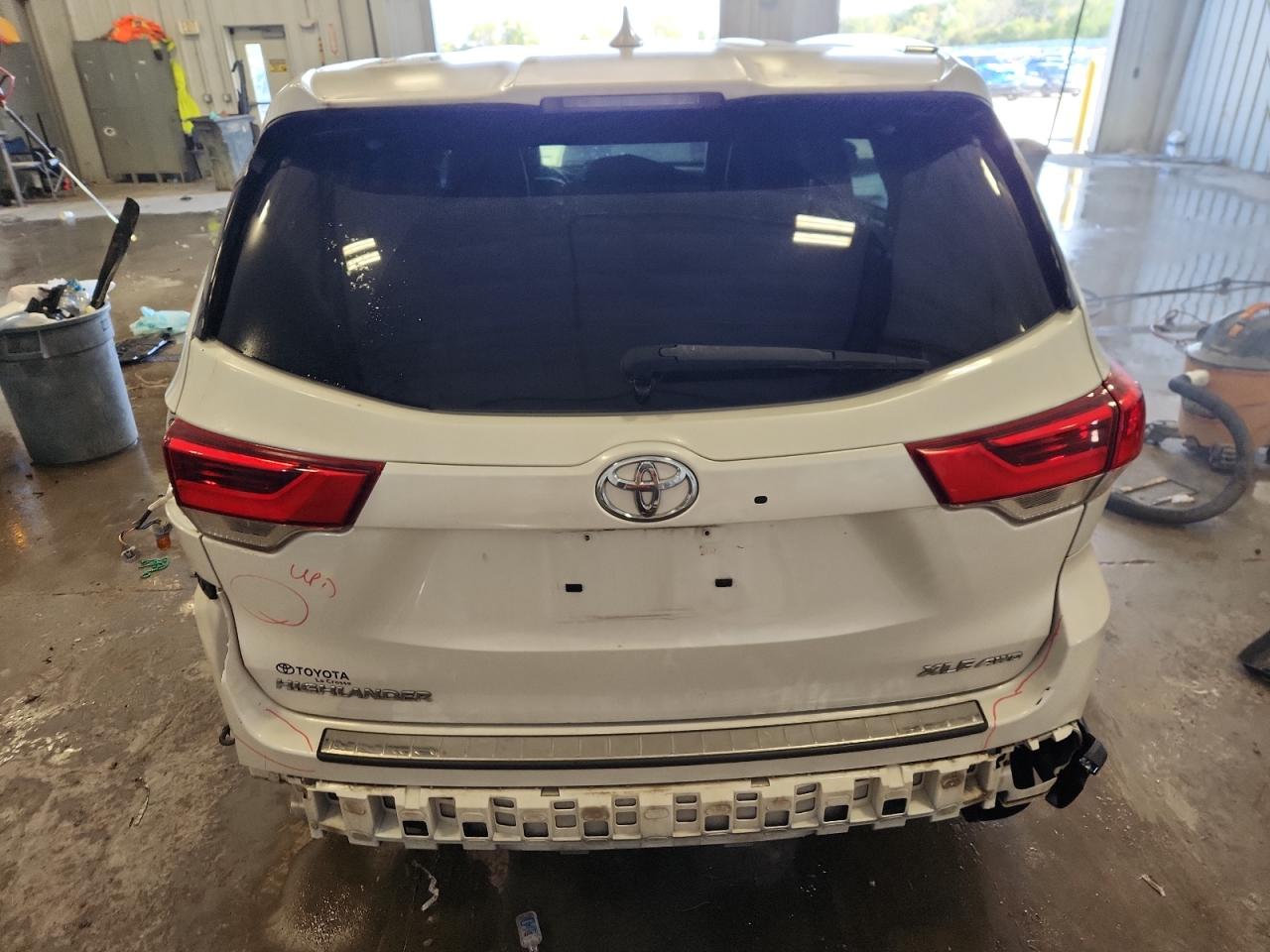 2017 Toyota Highlander Se VIN: 5TDJZRFH8HS512576 Lot: 84657145