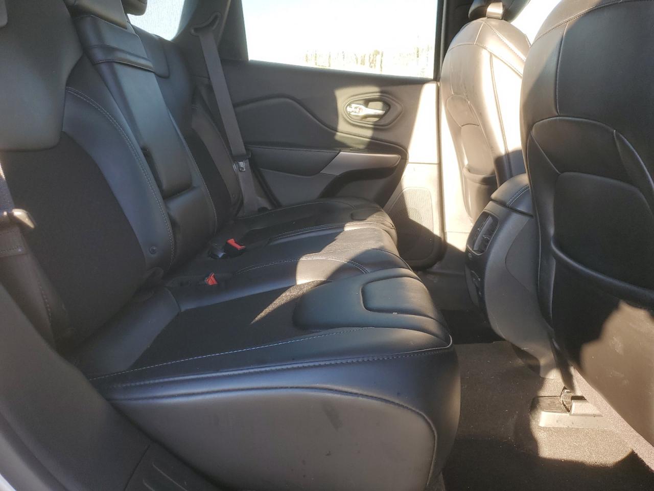 2019 Jeep Cherokee Latitude Plus VIN: 1C4PJMLB0KD355469 Lot: 82526605