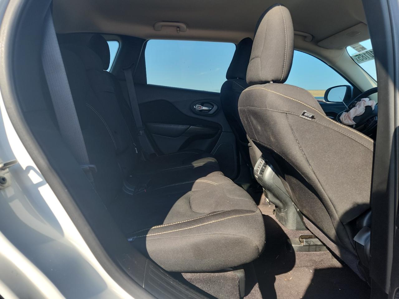 2016 Jeep Cherokee Latitude VIN: 1C4PJLCB9GW373927 Lot: 82410185