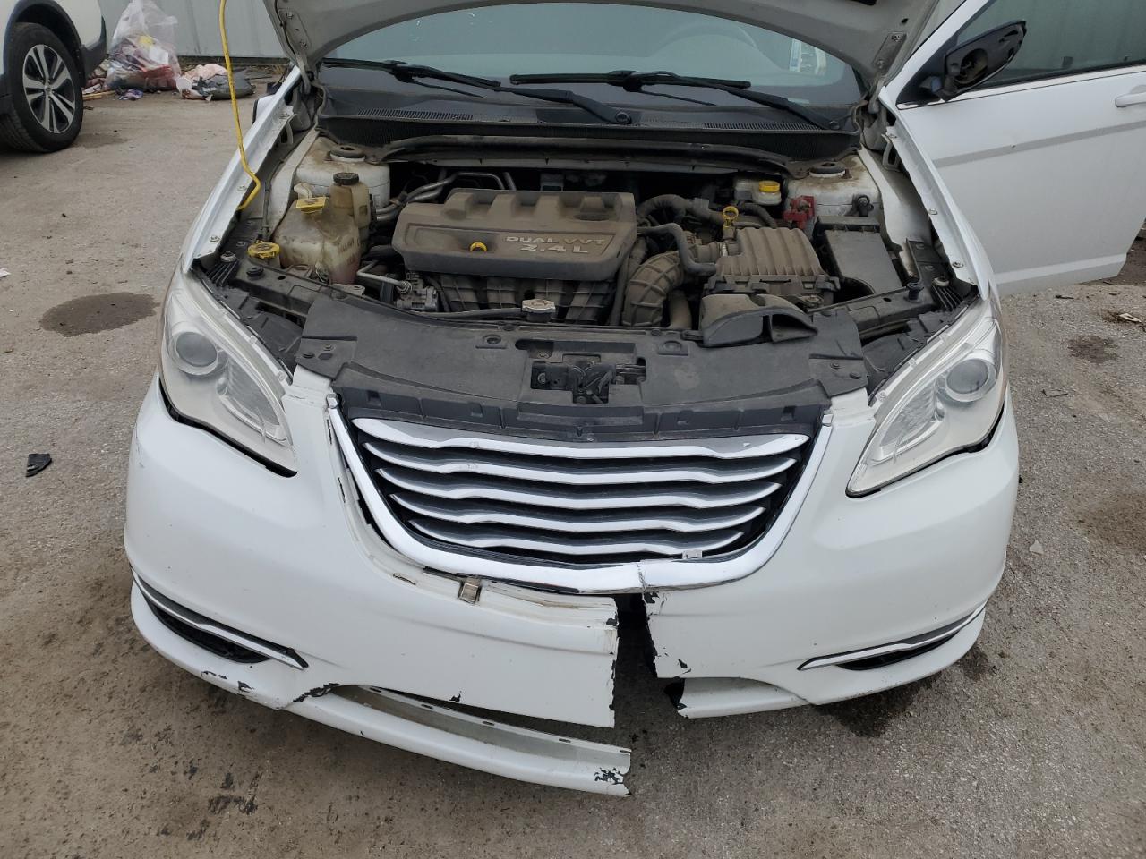 2014 Chrysler 200 Lx VIN: 1C3CCBAB9EN205637 Lot: 90900575