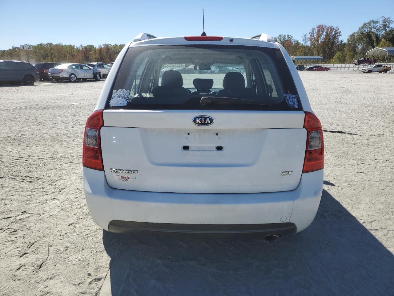 2007 Kia Rondo Base VIN: KNAFG525277029171 Lot: 87104045