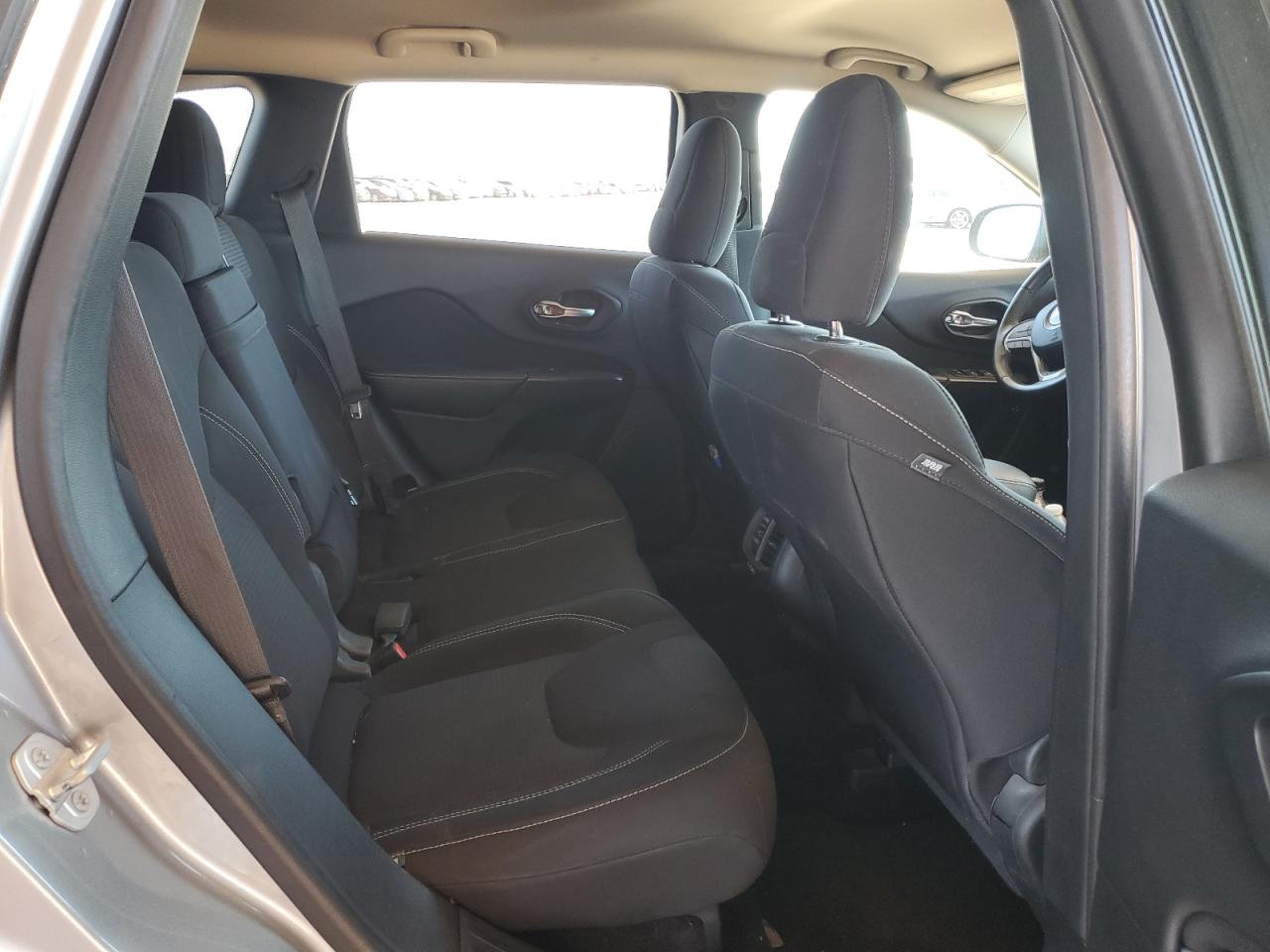 2015 Jeep Cherokee Latitude VIN: 1C4PJLCB2FW694397 Lot: 82248225