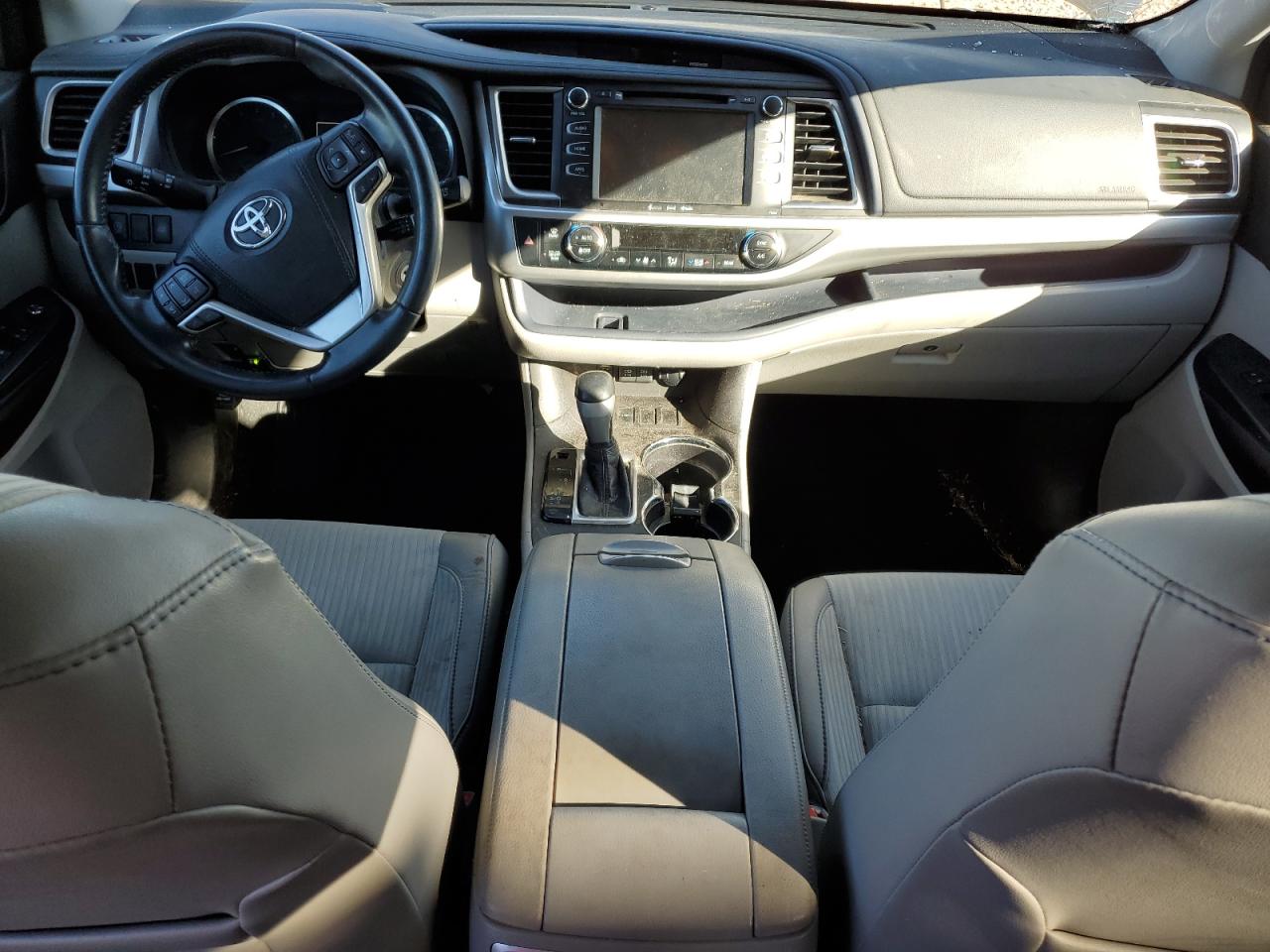 2018 Toyota Highlander Le VIN: 5TDZZRFH0JS282167 Lot: 82664605