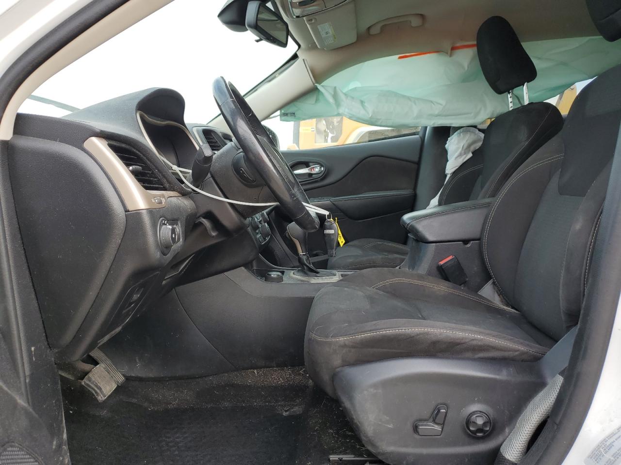 2016 Jeep Cherokee Latitude VIN: 1C4PJMCS3GW152796 Lot: 87222965