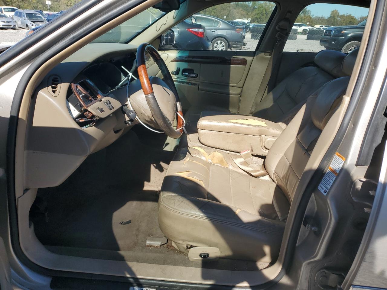 2002 Lincoln Town Car Signature VIN: 1LNHM82W52Y668089 Lot: 89488895