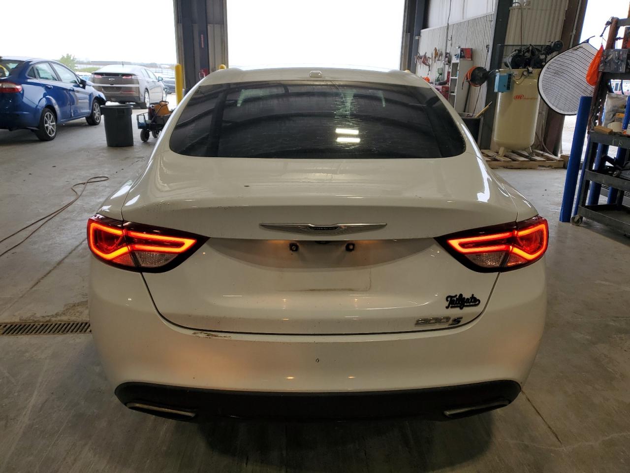 2015 Chrysler 200 S VIN: 1C3CCCBB4FN560561 Lot: 82443035