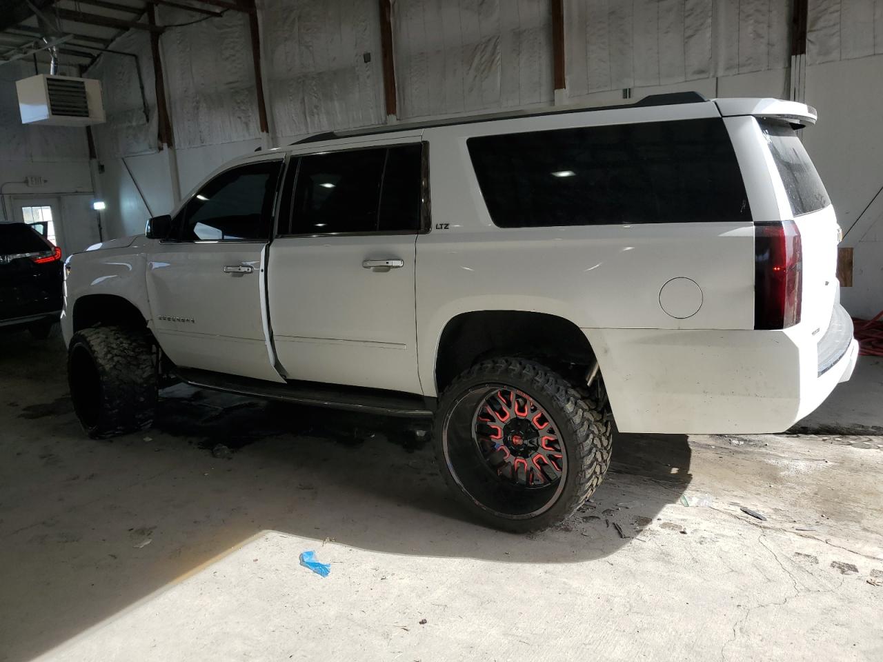 2015 Chevrolet Suburban C1500 Ltz white suv gas 1GNSCKKC4FR239114 photo #3