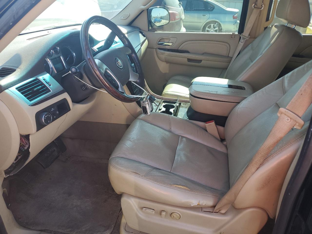 2009 Cadillac Escalade Luxury VIN: 1GYFC23269R183563 Lot: 82625895