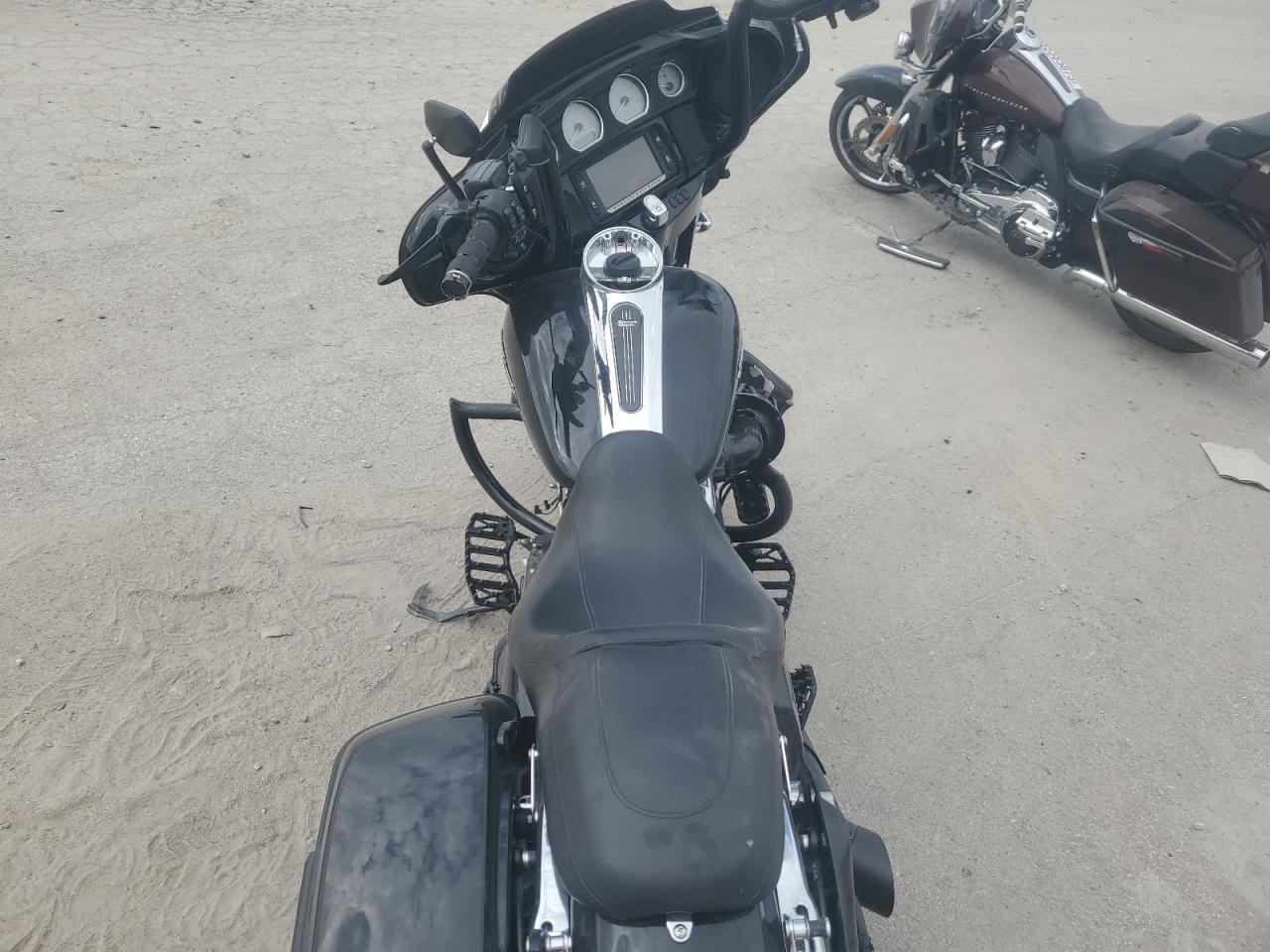 2017 Harley-Davidson Flhxs Street Glide Special VIN: 1HD1KRC10HB682707 Lot: 84998695