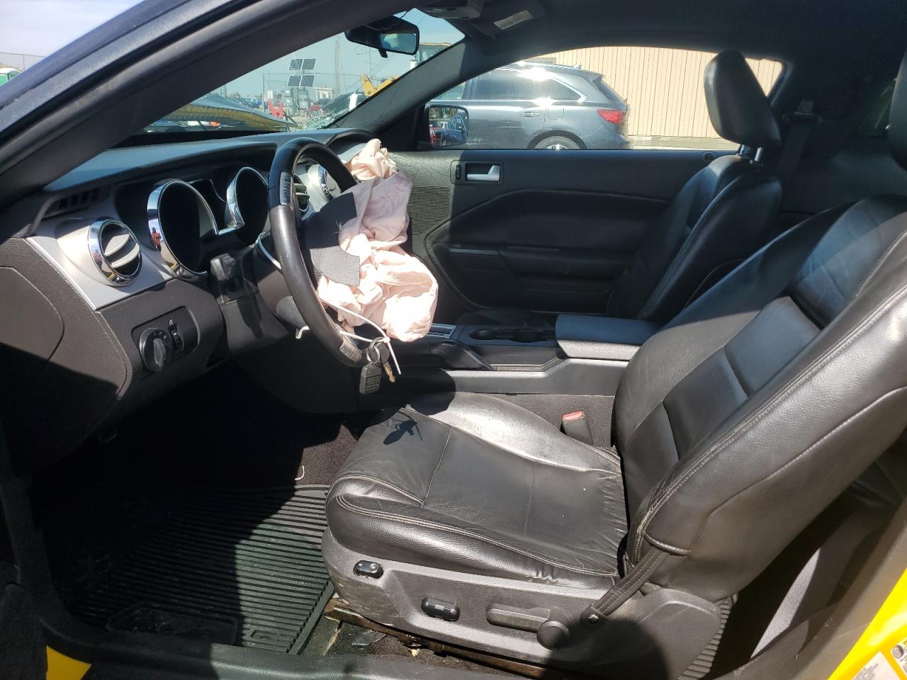 2005 Ford Mustang VIN: 1ZVHT80N455258548 Lot: 84403995