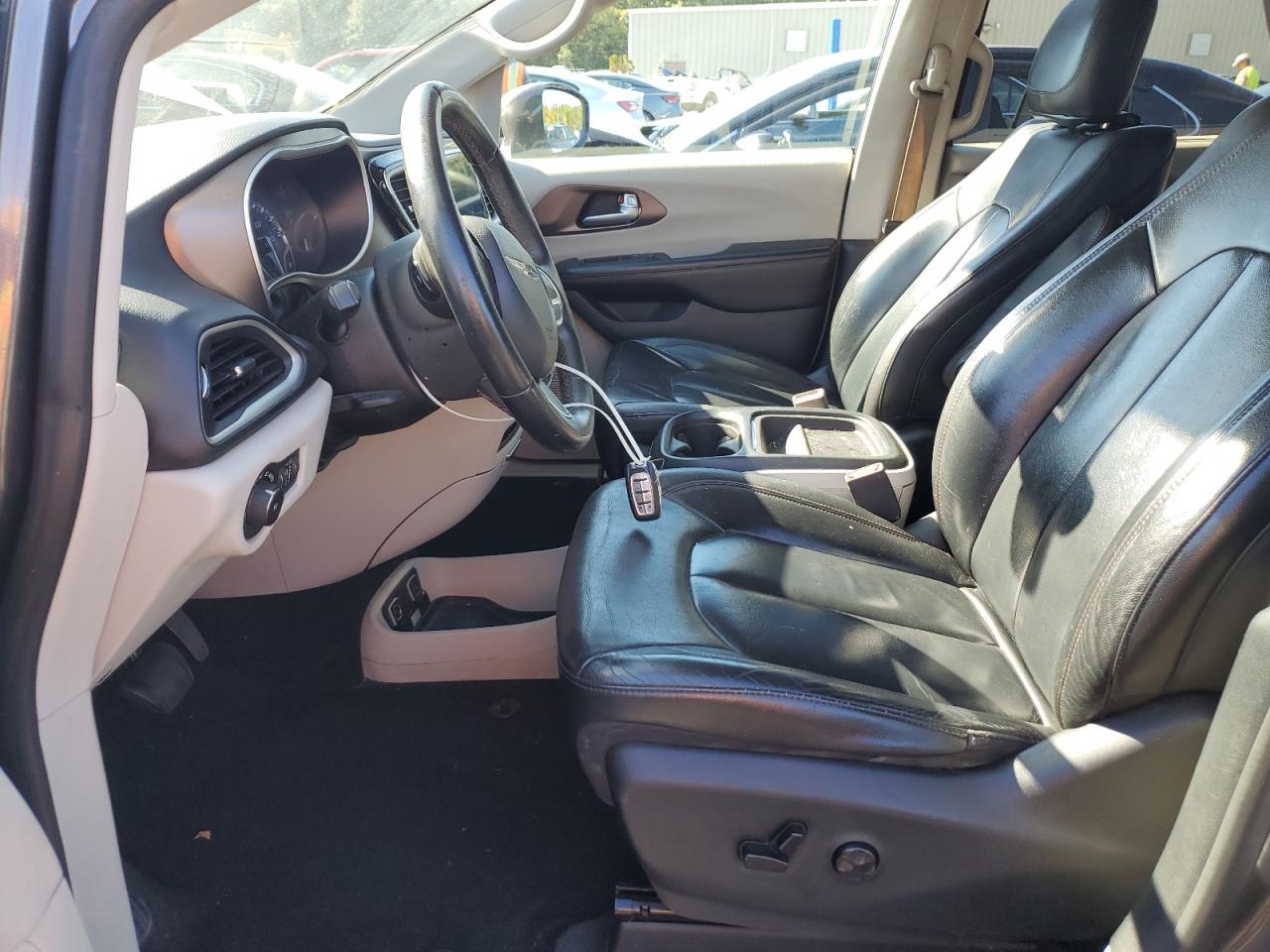 2017 Chrysler Pacifica Touring L VIN: 2C4RC1BG8HR745479 Lot: 84363755