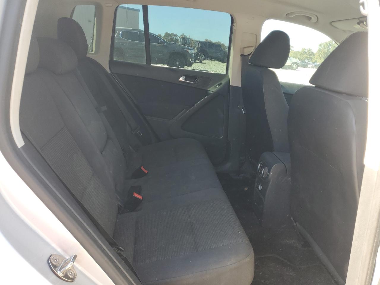 2015 Volkswagen Tiguan S VIN: WVGAV7AX4FW610544 Lot: 87063325