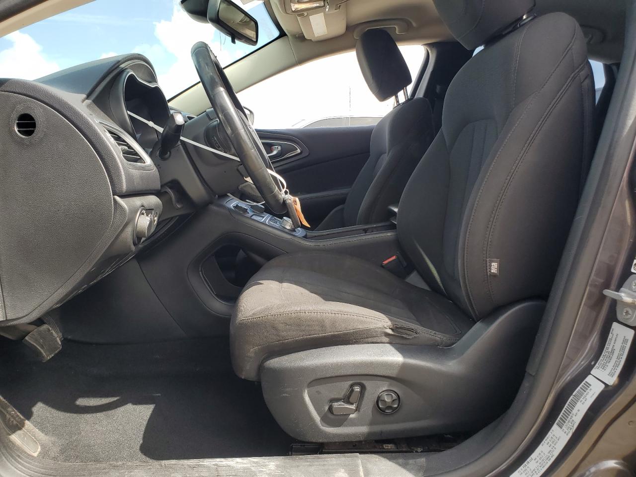 2015 Chrysler 200 Limited VIN: 1C3CCCAB5FN696747 Lot: 85830425