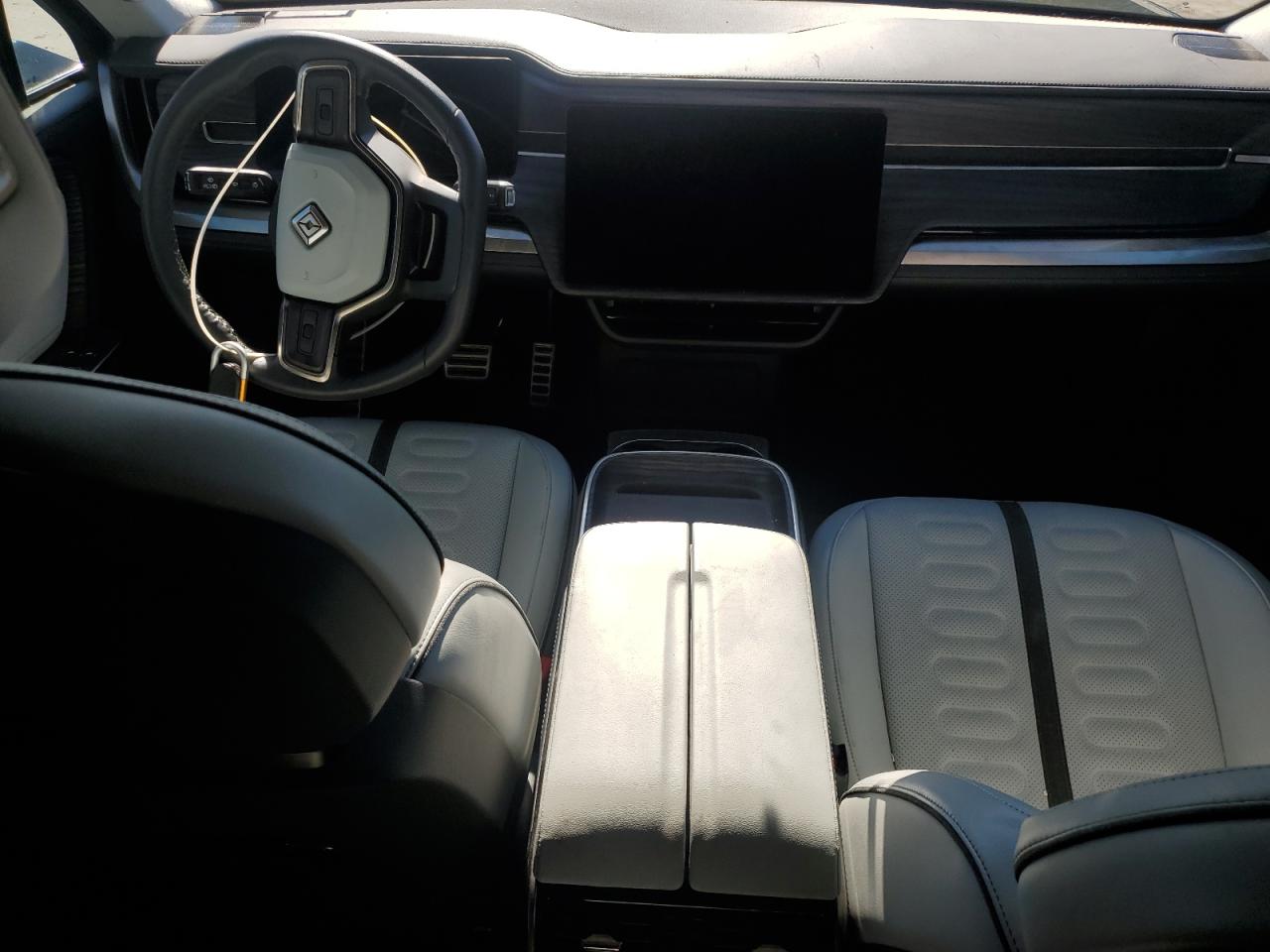 2024 Rivian R1S Adventure VIN: 7PDSGBBA2RN038327 Lot: 82298355