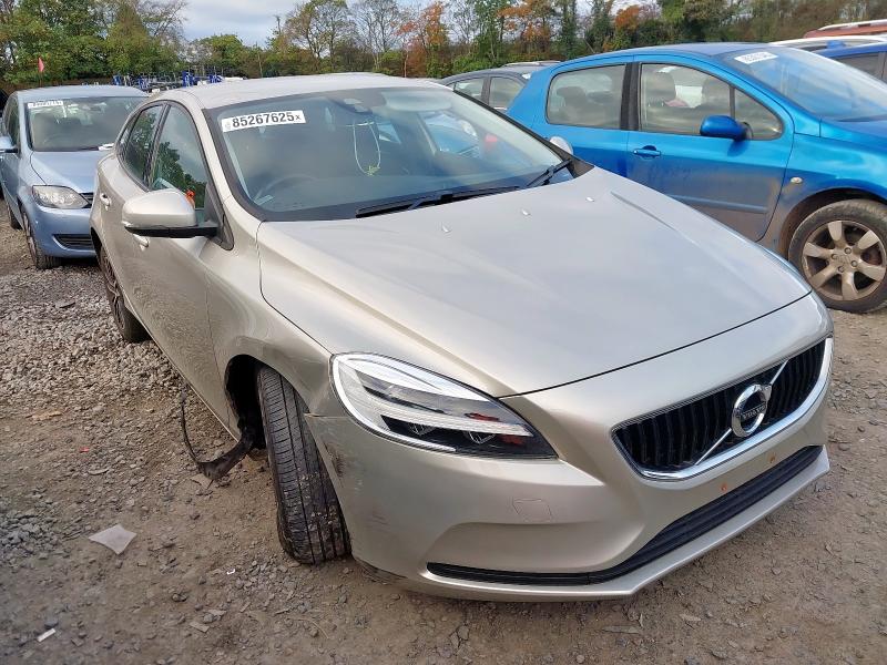 2018 VOLVO V40 MOMENTUM T2 
