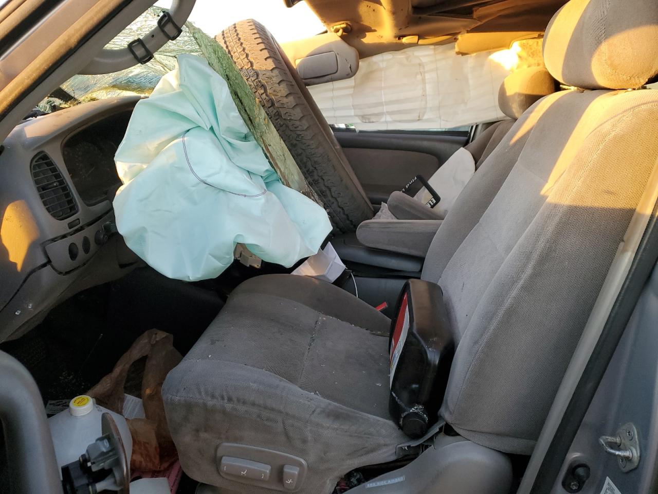 2002 Toyota Sequoia Sr5 VIN: 5TDBT44A02S063108 Lot: 85393495