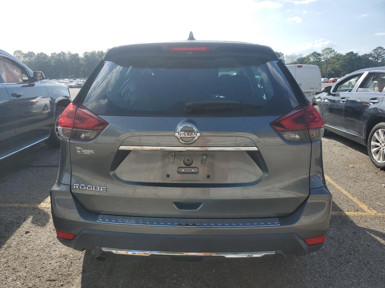 2018 Nissan Rogue S VIN: 5N1AT2MT4JC708372 Lot: 84930375