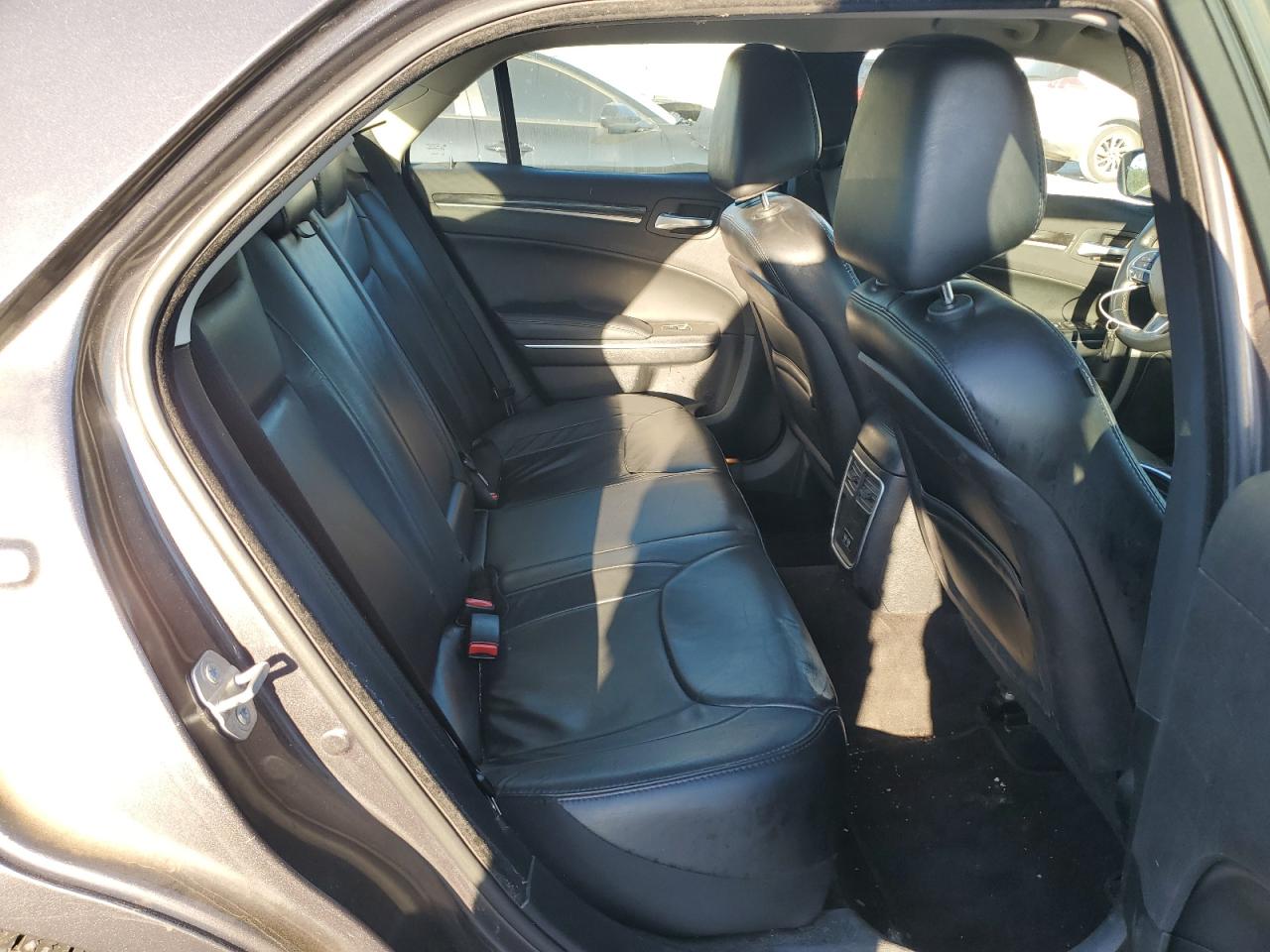 2016 Chrysler 300 Limited VIN: 2C3CCAAG6GH106372 Lot: 85088485