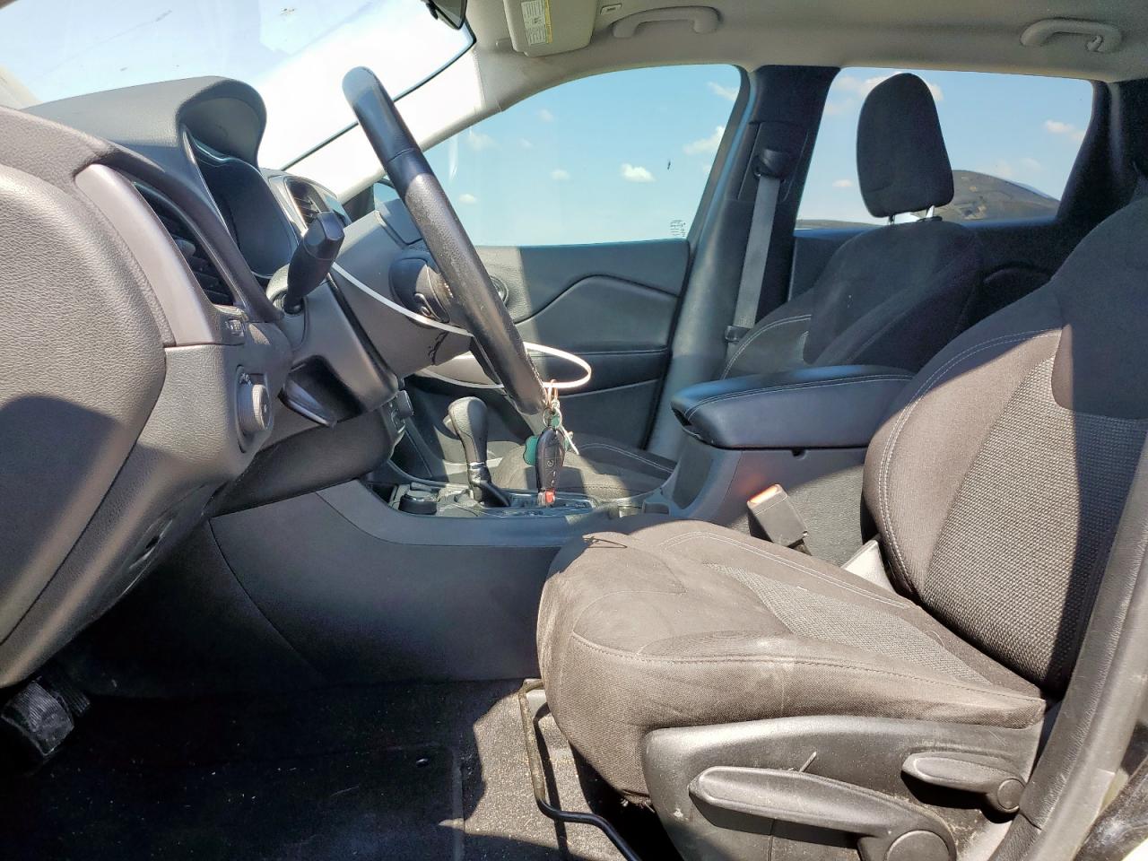 2019 Jeep Cherokee Latitude VIN: 1C4PJMCB8KD343943 Lot: 81942885