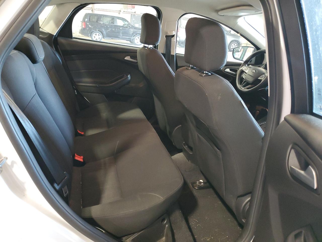 2017 Ford Focus Se VIN: 1FADP3F2XHL309272 Lot: 81992155