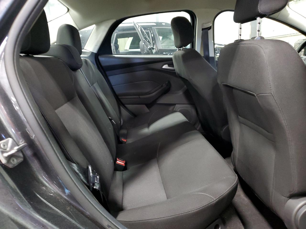 2018 Ford Focus Se VIN: 1FADP3FE9JL230353 Lot: 85586885