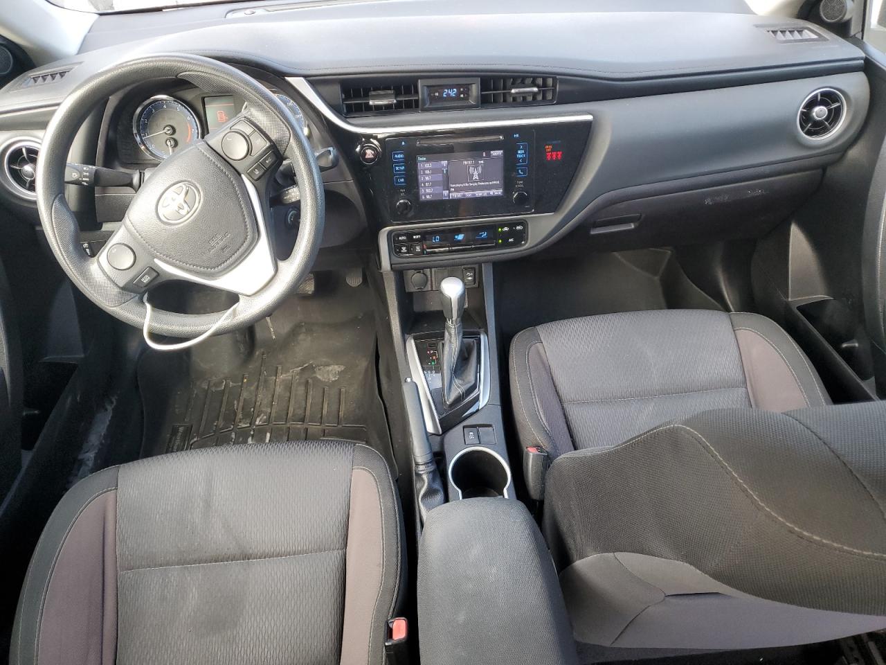 2018 Toyota Corolla L VIN: 5YFBURHE3JP756804 Lot: 85856835