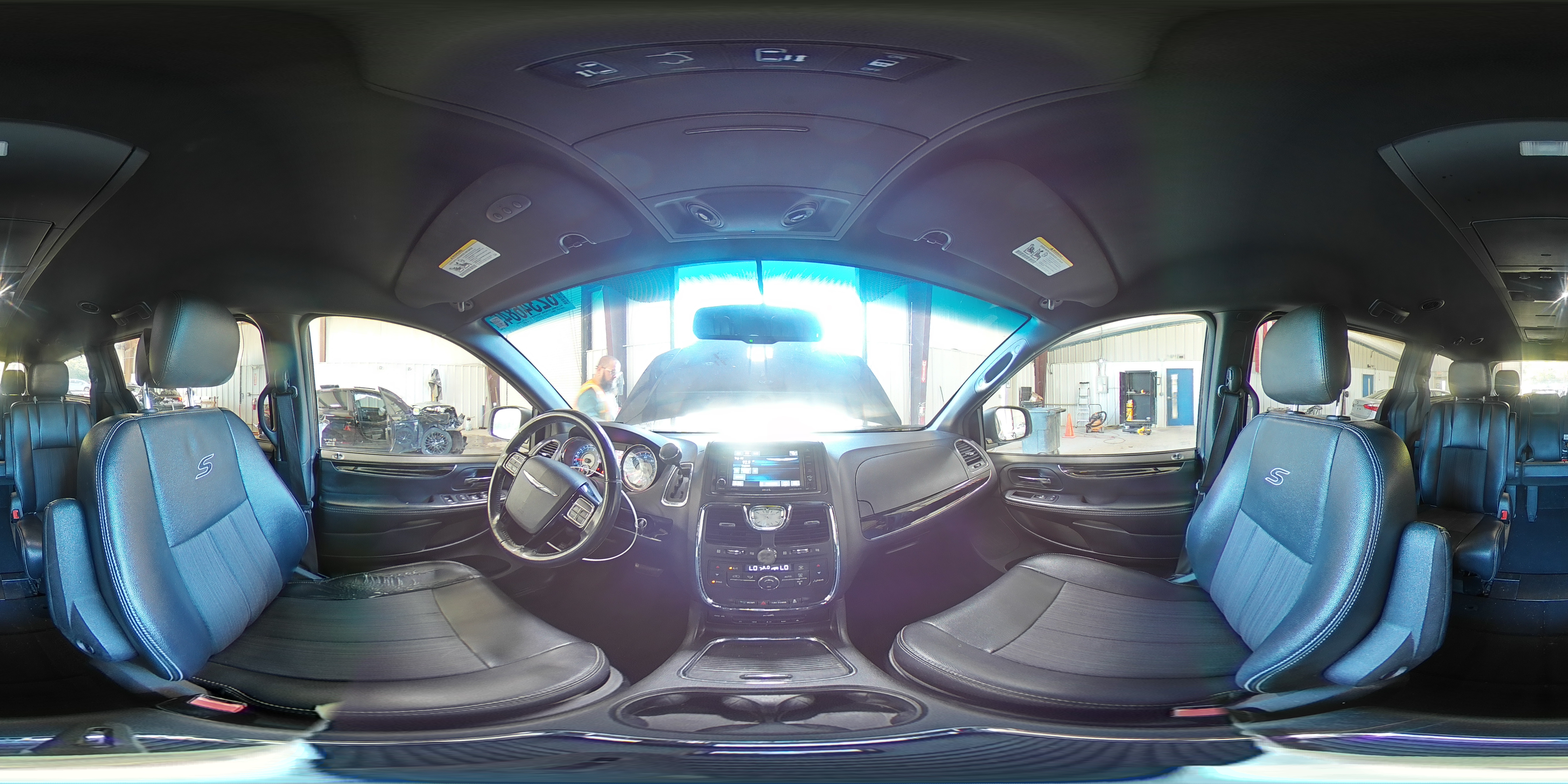 2015 Chrysler Town & Country S VIN: 2C4RC1HG0FR526164 Lot: 82346845