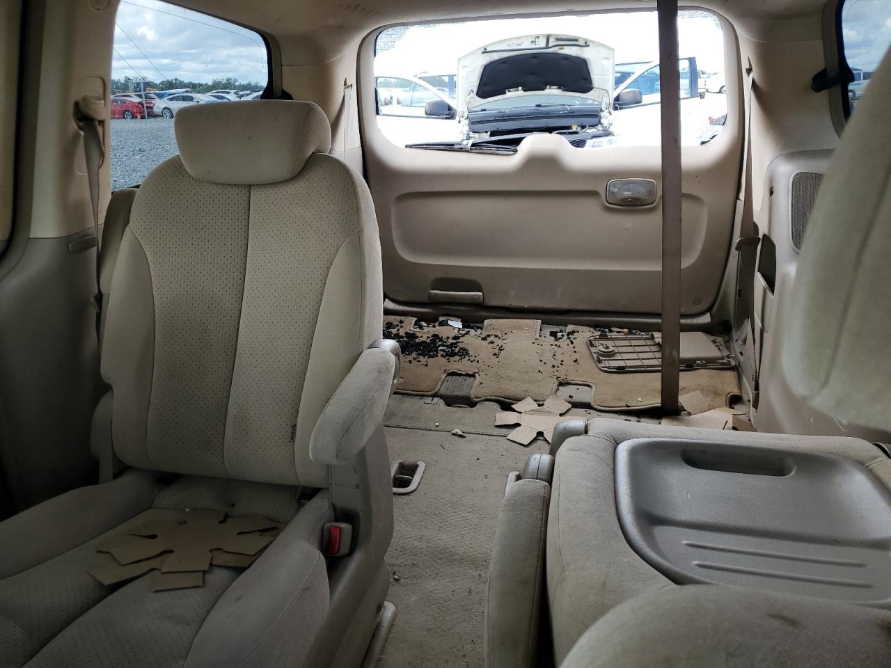 KNDMC233676036924 2007 Hyundai Entourage Gls