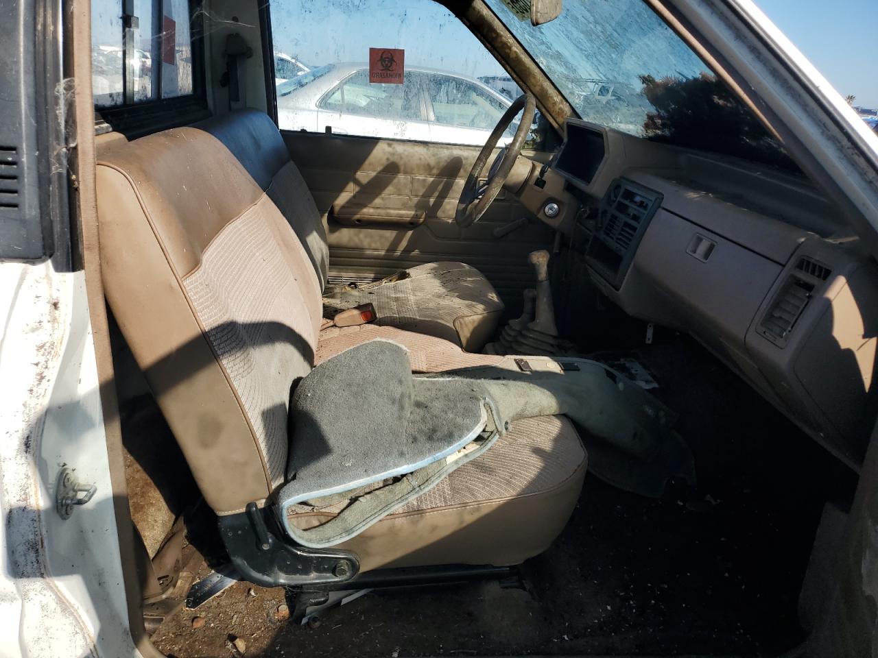 1990 Mazda B2600 Short Body VIN: JM2UF4142L0921693 Lot: 90402055