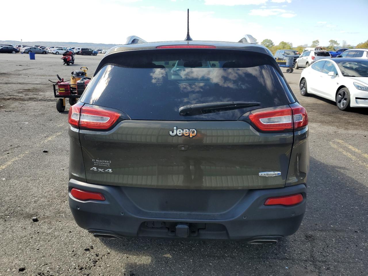 2015 Jeep Cherokee Latitude VIN: 1C4PJMCS9FW551890 Lot: 82387125