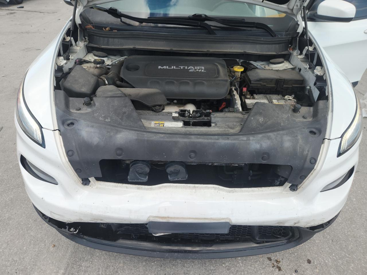 2016 Jeep Cherokee Latitude VIN: 1C4PJMCB9GW226092 Lot: 85580475