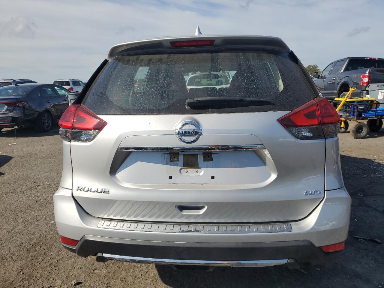 2017 Nissan Rogue S VIN: JN8AT2MV9HW250685 Lot: 85661125