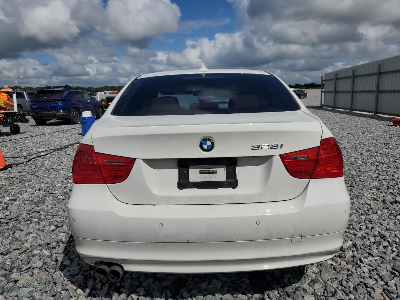 2009 BMW 328 I VIN: WBAPH77599NM28325 Lot: 85490975