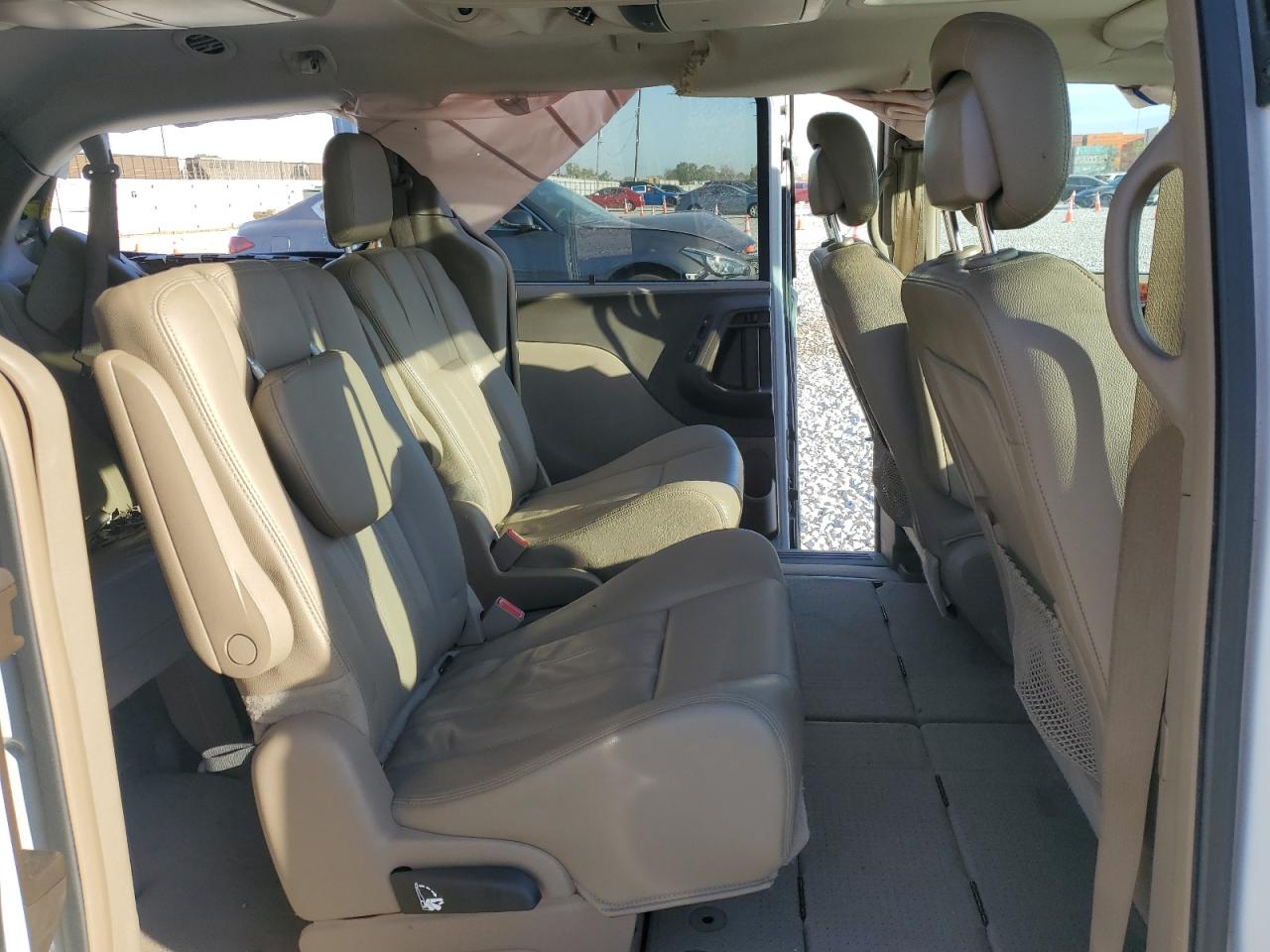 2016 Chrysler Town & Country Touring L VIN: 2C4RC1CG2GR188825 Lot: 83841265